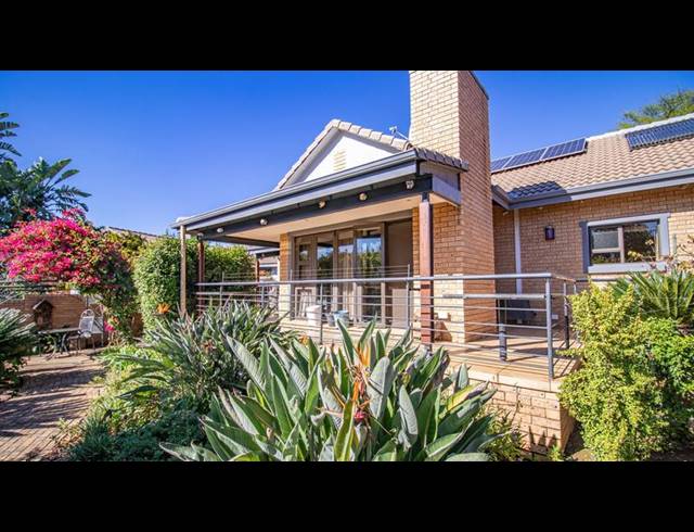 2 BEDROOM HOUSE FOR SALE IN RETIRE AT MIDSTREAM